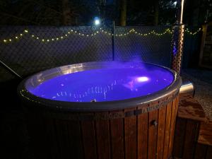 Holiday House Lawendowa Przystań - dom z jacuzzi nad jeziorem