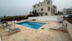 Home Away - 2bedroom with Communal Pool & Private Garden