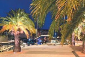 T2 150m from the beach