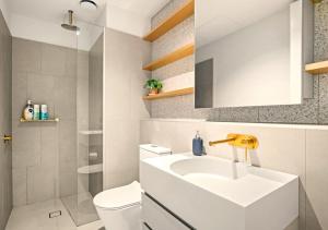 BNBIFY Stylish CBD 2BR with Pool and Views