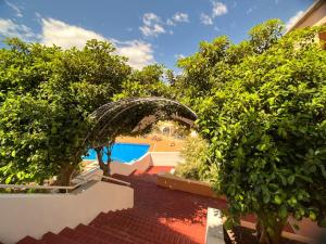 1 Bedroom Apartment with Terrace, Pools & Walking Distance to Beach