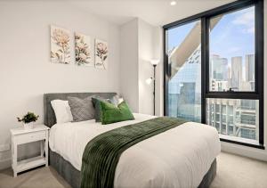 BNBIFY Stylish CBD 2BR with Pool and Views