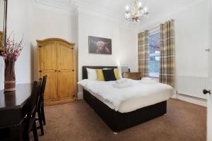 Unique! 5BR in Queen Street