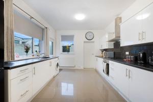 Unique! 5BR in Queen Street