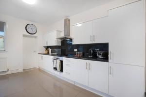Unique! 5BR in Queen Street