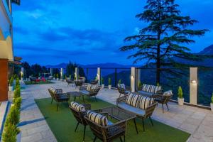 Perfectstayz Premium Seven Oaks near mall road