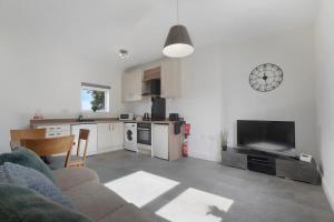 New 2BR in Pensbury Street