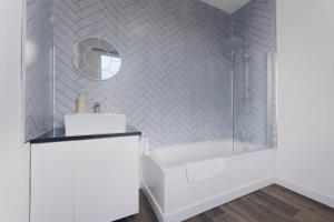 New 2BR in Pensbury Street