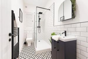 Central Location 3BR Home on Gladstone Street