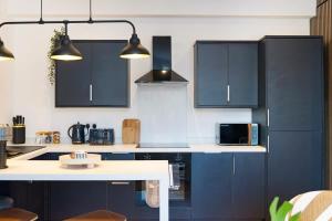 Central Location 3BR Home on Gladstone Street