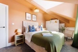 Bright and Airy 2BR Home Near Shops and Dining