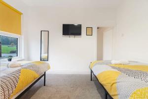 Station Road Stay with Easy Access to Transport