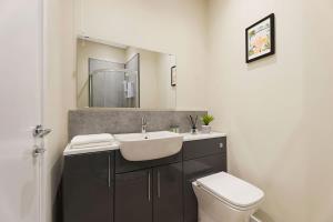 1 Bedroom Apartment on Linthorpe Road, Middlesbrough with Free WiFi, Free Private Parking, Smart TV and Self Catering Kitchen