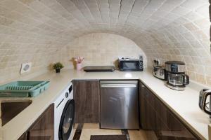 Stylish One Bedroom Home Near Hyde Park