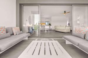 Niora - Modern 2BR Apartment & Pool Access