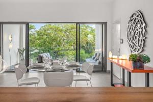 Niora - Modern 2BR Apartment & Pool Access