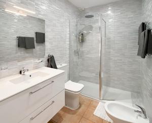 1 Bedroom Apartment with Terrace, Pools & Walking Distance to Beach
