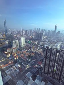 Trion KL 63, High Floor City View, Cozy Stay