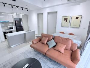 Trion KL 63, High Floor City View, Cozy Stay