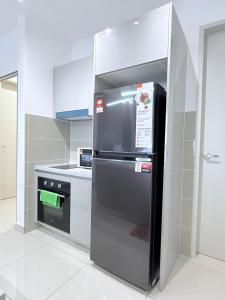 Trion KL 63, High Floor City View, Cozy Stay