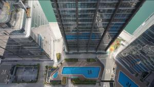 Modern 2BR Radiant Boulevard Chic Reem Escape