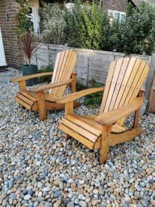 The Sand Dunes 2 minutes walk from sandy beach sleeps 6