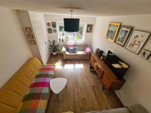 The Sand Dunes 2 minutes walk from sandy beach sleeps 6