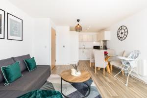 Roosevelt Retreat by Prime Stays - Entire Apartment Stylish & Spacious
