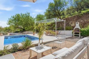 Finca with pool and view 30 min from Malaga
