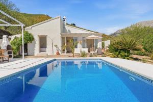 Finca with pool and view 30 min from Malaga