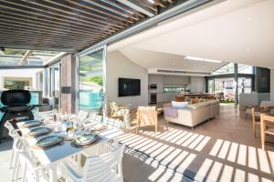 4 Bed Coastal Retreat W Pool Views Llandudno Sands