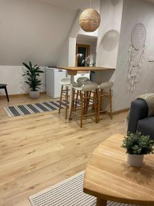 Cozy 1 Bedroom Apartment with Balcony & City Views