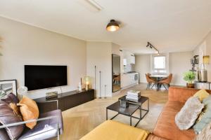 Bright City Retreat near Center & RAI