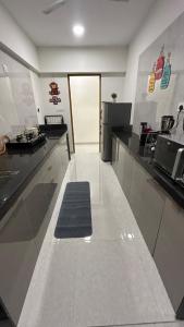 URBAN PAUSE, 2BHK Apt near BKC,airport&NMACC