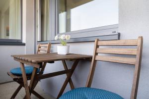 Old Bridge Retreat and Free Parking