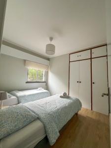 2BR Estoril Apartment - Near Estoril Beach & Cascais - Sleeps 4