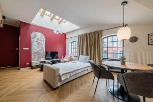 Nowy Folwark Superior Apartment by BookingHost