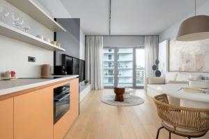 Nowoczesne Studio z Dostępem do Strefy Rozrywki i Relaksu by Noclegi Renters