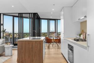 Twilight Views 2BR in Fortitude Valley & Parking