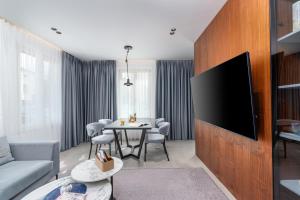 Arriba - Ground Suite