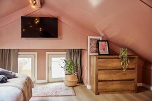 Luxury 8-Person Waterfront Villa Veluwe with Private Hot Tub Sauna and Air Conditioning