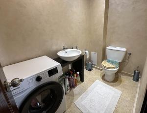 Cozy 2BR Golden Sands w Private Parking & Terrace