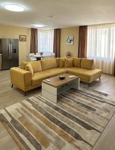 Cozy 2BR Golden Sands w Private Parking & Terrace