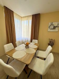 Cozy 2BR Golden Sands w Private Parking & Terrace