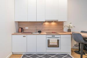 Prime City 1BD Apartment by Domvia