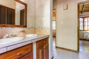 MOT Rentals WineCounty Alzaga - 4 Bd House Pool & Grill