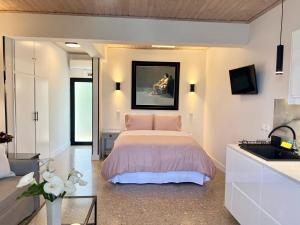 Corinthian Blue Waterfront Suites