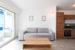 2-Br Seafront Apartment in Cannes