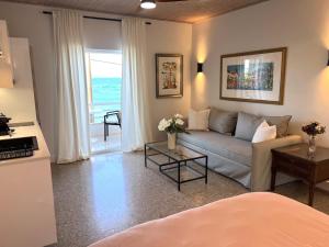Corinthian Blue Waterfront Suites