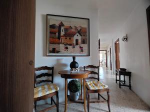 SPACIOUS FLAT WITH SEA VIEWS, FOR 8 PEOPLE WITH 3 BEDROOMS, 2 BATHROOMS and WIFI, NEXT TO THE BEACH!!